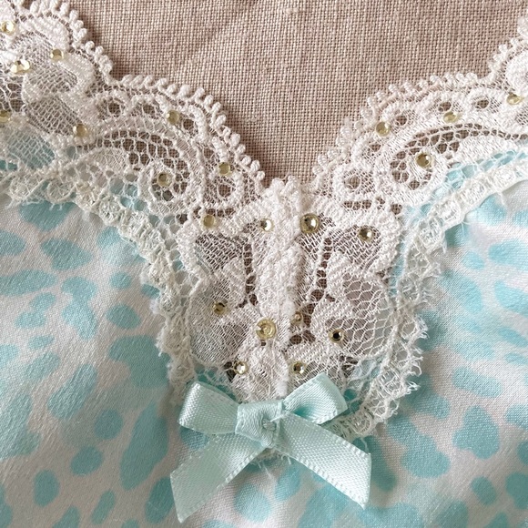 ‼️SOLD‼️Vintage 2000s Victoria’s Secret satin aqua printed mini slip dress - Picture 5 of 6